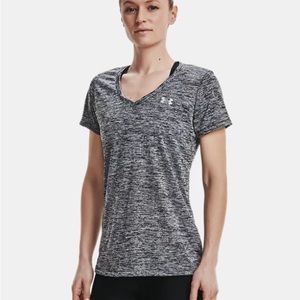 NWT Women Under Armour Tshirt. Gray size XL